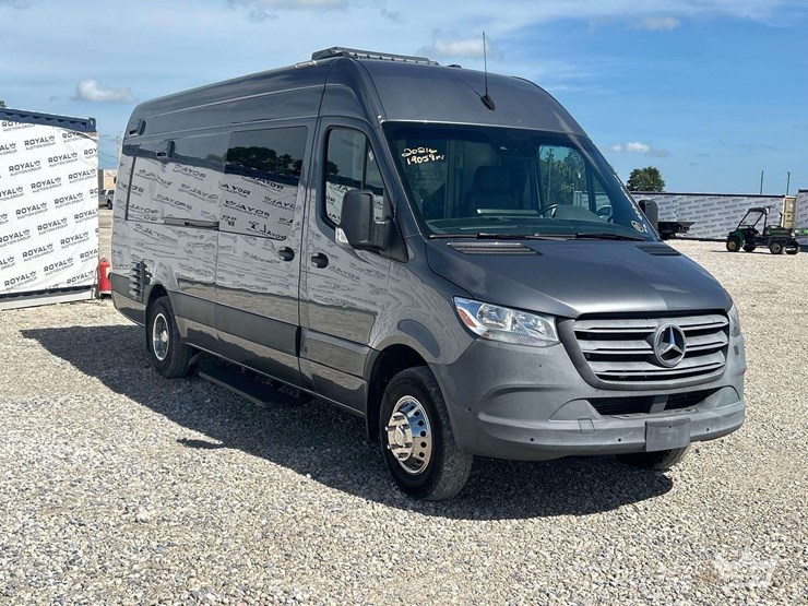 2010-mercedes-benz-sprinter-4500-image-2