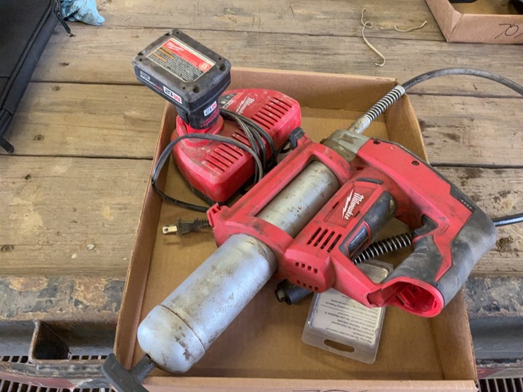 milwaukee-m12-grease-gun-image-1
