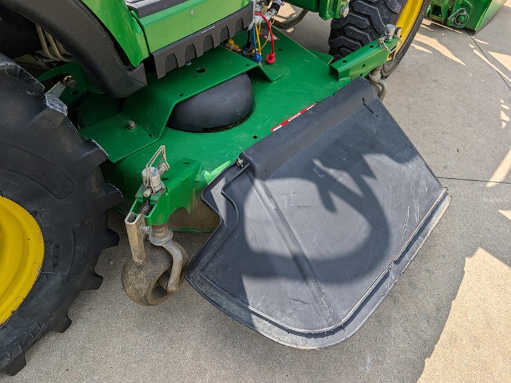 2012-john-deere-1026r-image-44