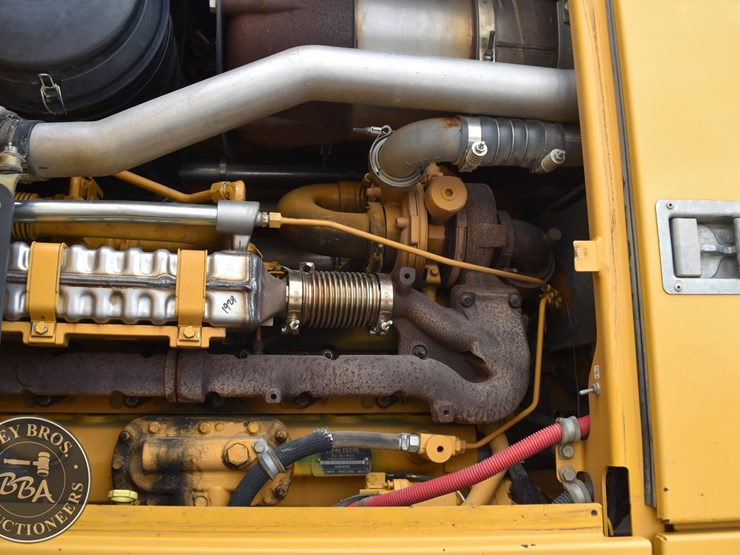 2010-deere-670g-image-34