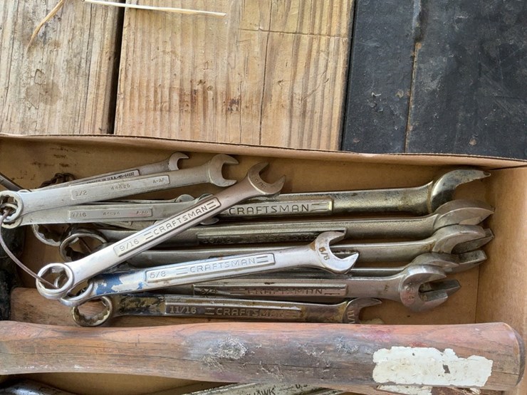 craftsman-standard-combination-wrench-set,-hammers,-and-adjustable-wrenches-image-4