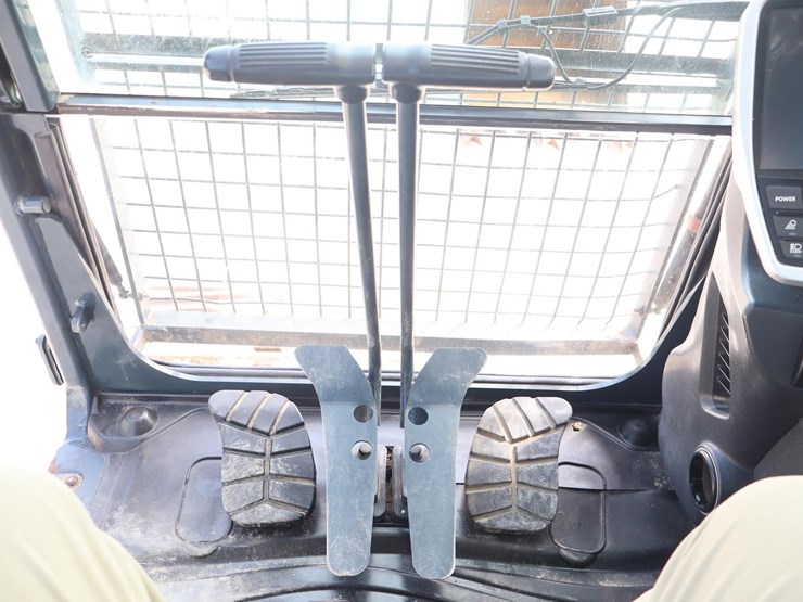 2019-hyundai-hx260l-image-33