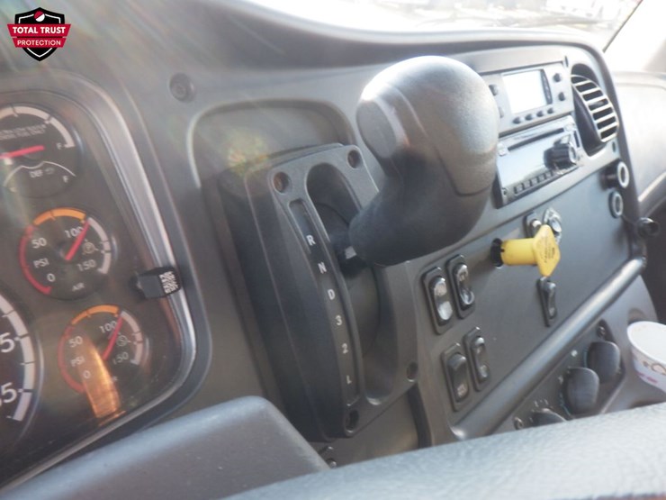2020-freightliner-m2-106-image-14