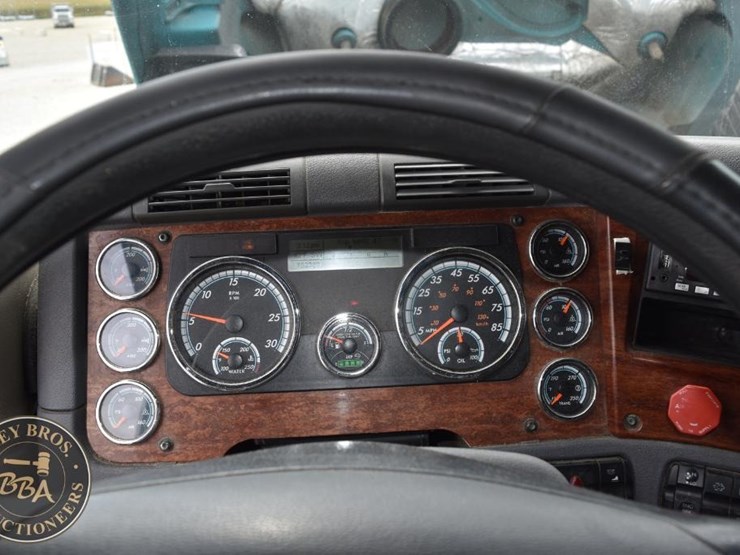 2016-freightliner-cascadia-125-image-43