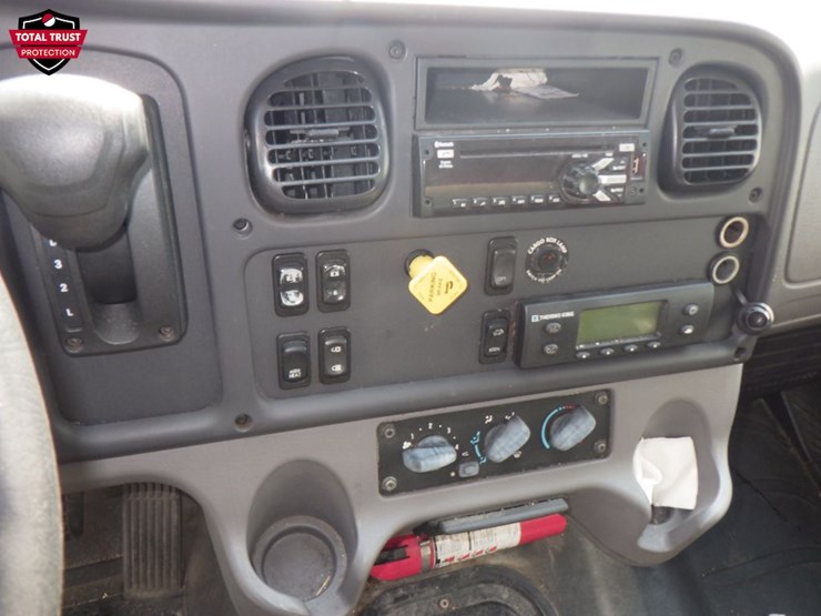2020-freightliner-m2-106-image-11