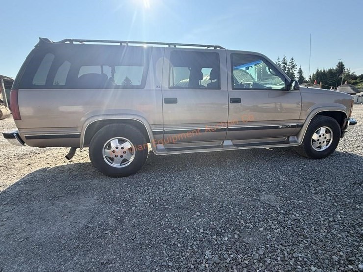 1995-chevrolet-suburban-1500-ls-image-7