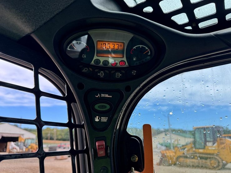 2015-bobcat-s570-image-18