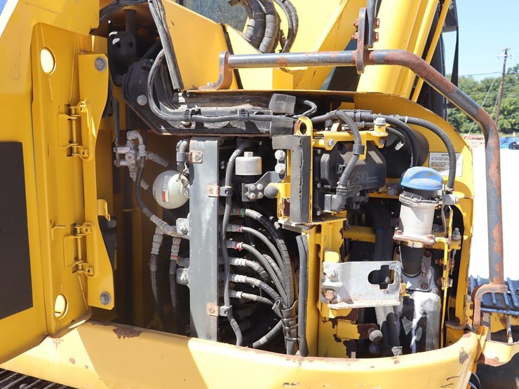 komatsu-pc138us-lc-image-30