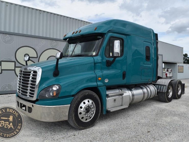2016-freightliner-cascadia-125-image-3