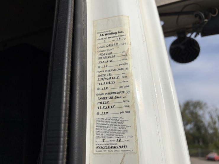 2019-freightliner-m2-t/a-roll-off-truck-image-11