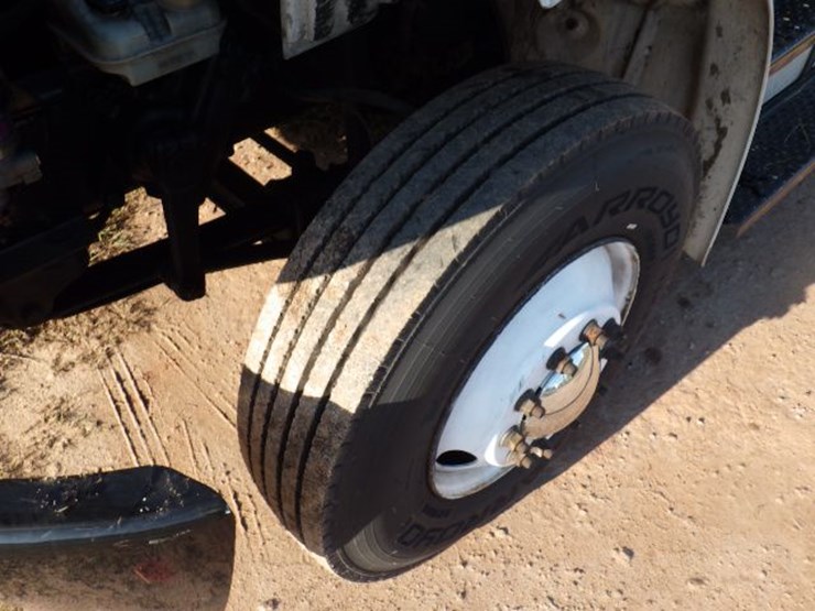 2019-freightliner-m2-106-image-20
