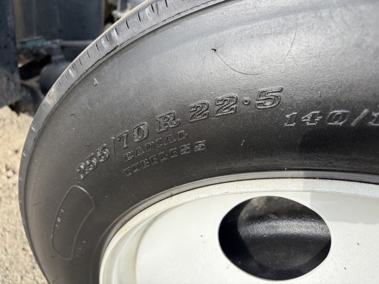 2019-freightliner-m2-t/a-roll-off-truck-image-15