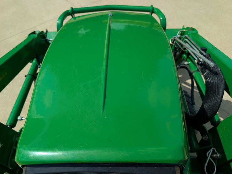 2012-john-deere-1026r-image-59