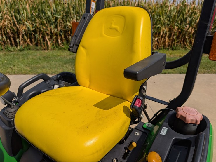 2012-john-deere-1026r-image-35