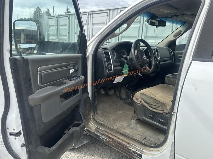 2014-dodge-ram-3500-image-37