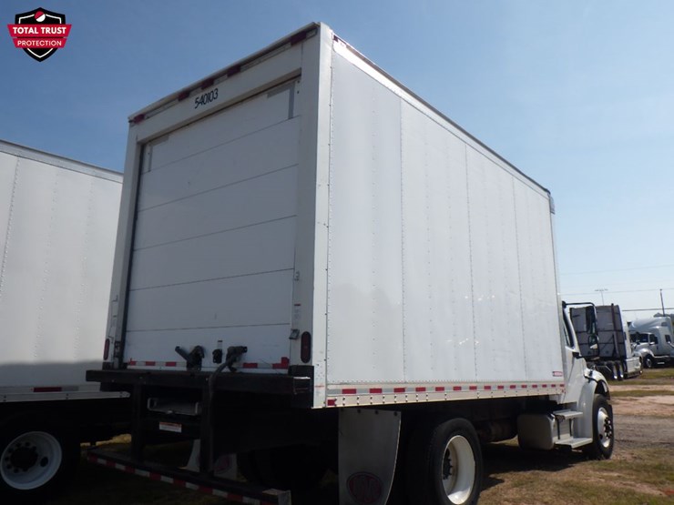 2020-freightliner-m2-106-image-6