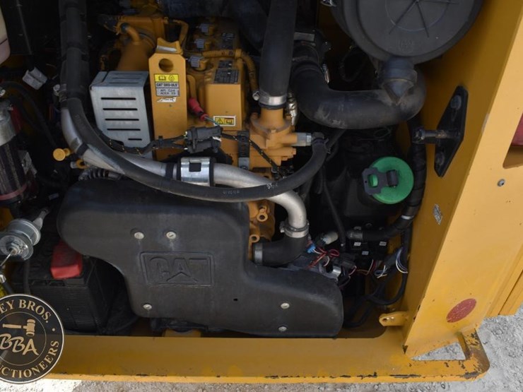 2015-caterpillar-287d-image-39