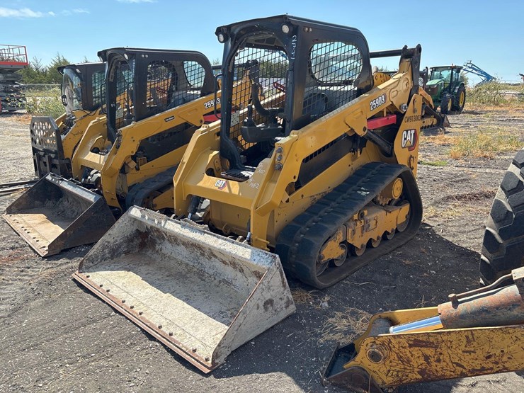 2021-caterpillar-259d3-image-2