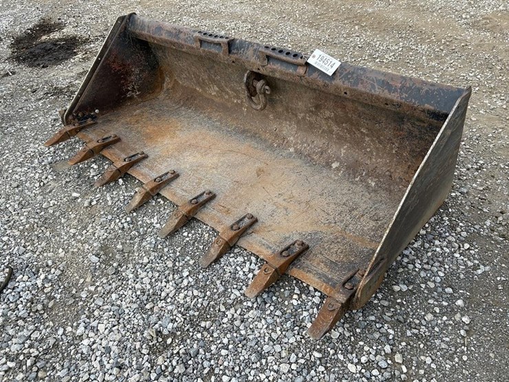 74”-skid-steer-tooth-bucket-image-2