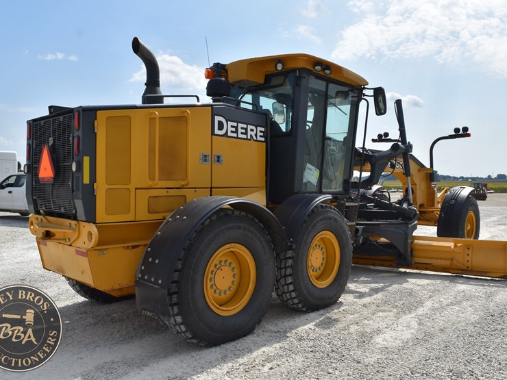 2010-deere-670g-image-14