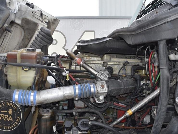 2009-freightliner-cascadia-125-image-27