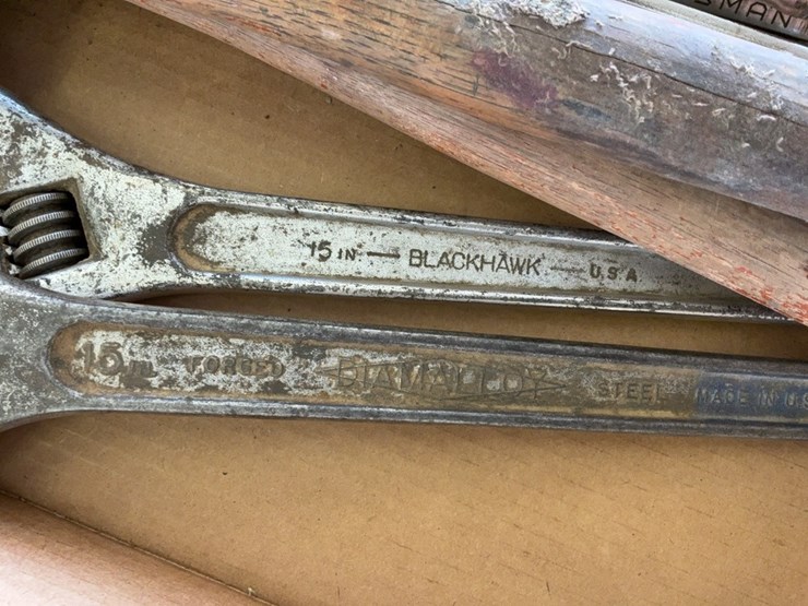 craftsman-standard-combination-wrench-set,-hammers,-and-adjustable-wrenches-image-3
