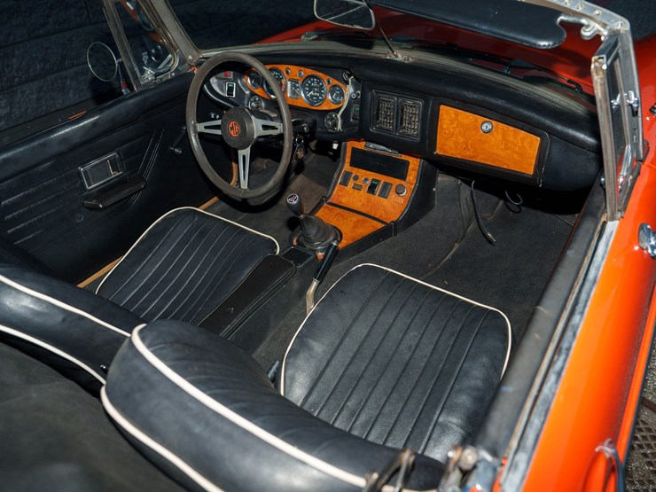 #1069-•-offered-at-no-reserve-|-1973-mg-mgb-mark-lll-convertible-image-3