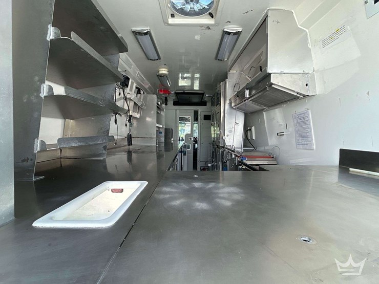 2021-mercedes-benz-sprinter-4500-image-23