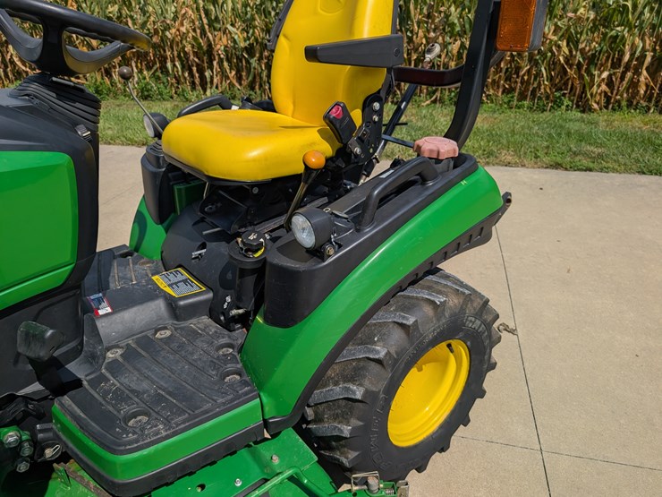 2012-john-deere-1026r-image-27
