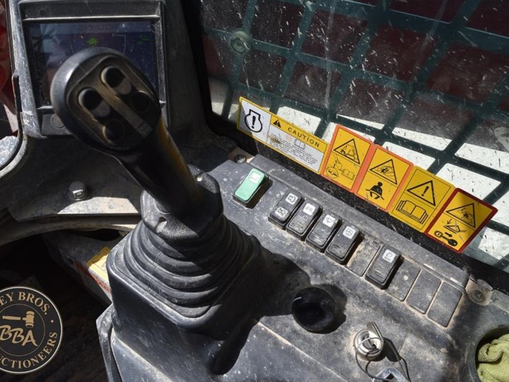 2022-takeuchi-tl10v2-image-52