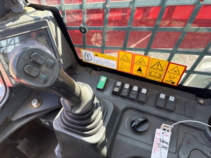 2023-takeuchi-tl12v2-image-19