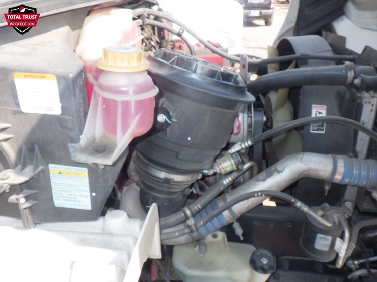 2020-freightliner-m2-106-image-18