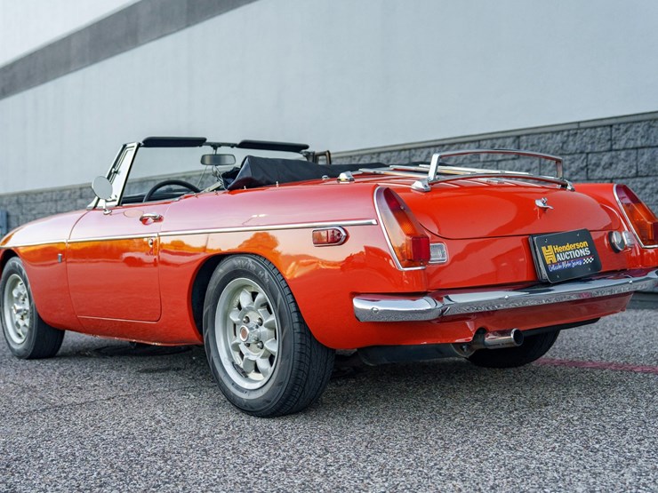 #1069-•-offered-at-no-reserve-|-1973-mg-mgb-mark-lll-convertible-image-7