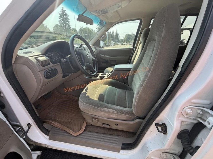 2002-ford-explorer-xlt-image-41