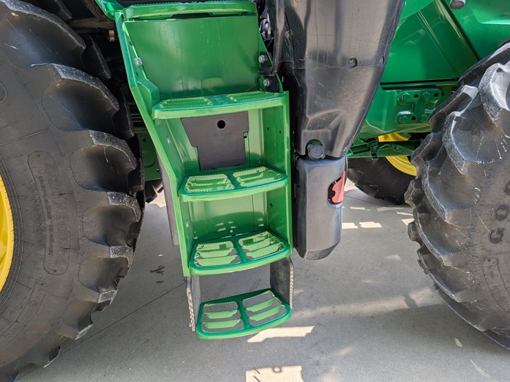 2015-john-deere-6175r-image-48