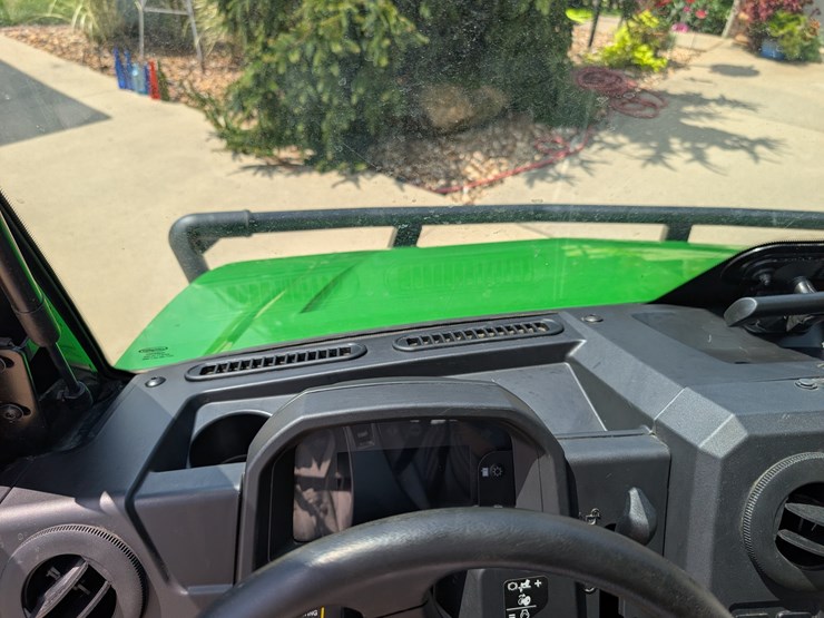 2019-john-deere-gator-image-58