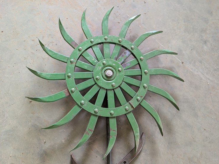 hand-crafted-steel-flower-decor-image-3