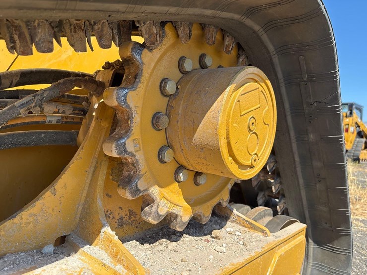 2022-caterpillar-299d3-image-7