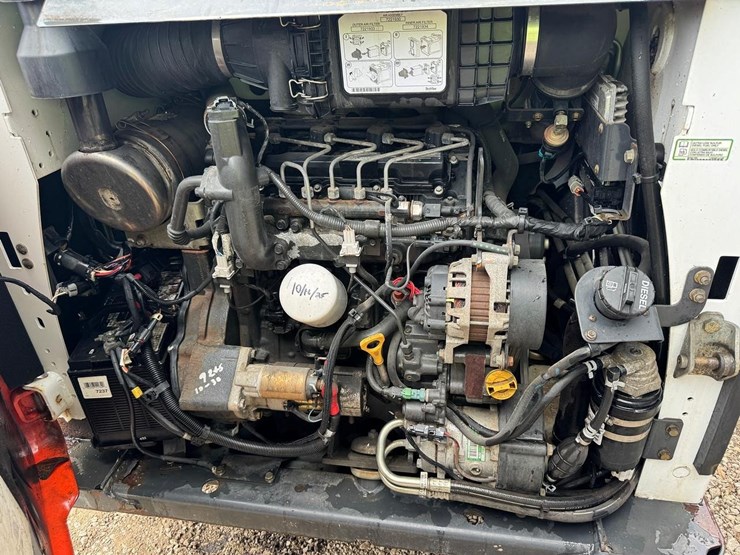 2015-bobcat-s570-image-14