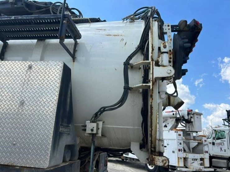 2014-peterbilt-567-image-51