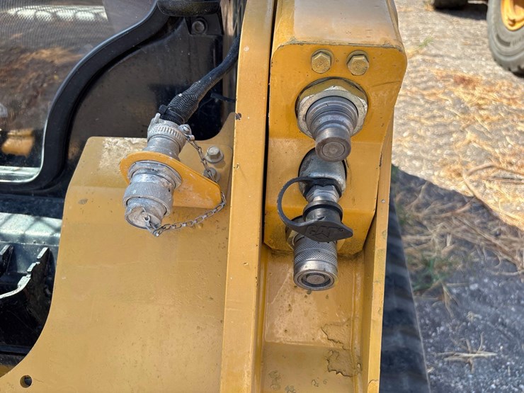 2021-caterpillar-259d3-image-12