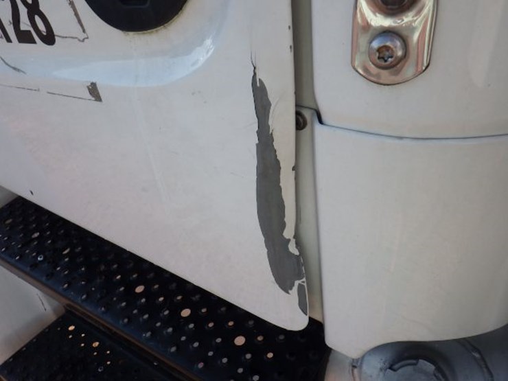 2019-freightliner-m2-106-image-14