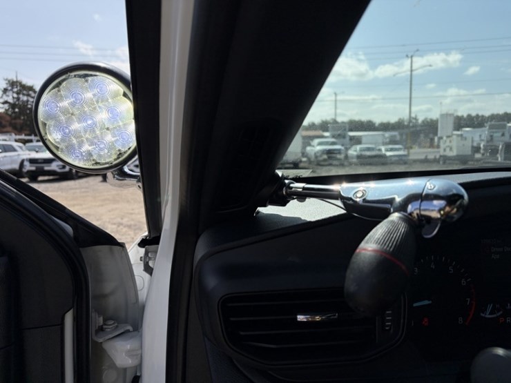 2020-ford-explorer-image-29