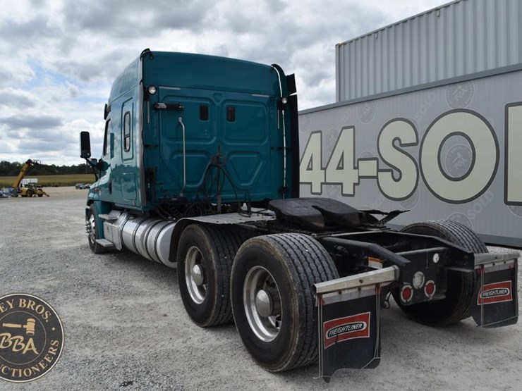 2016-freightliner-cascadia-125-image-7