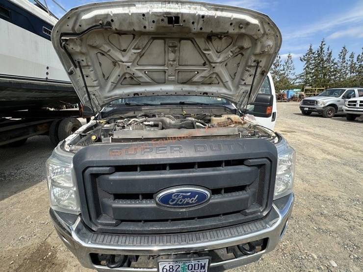 2016-ford-f350-xlt-image-26
