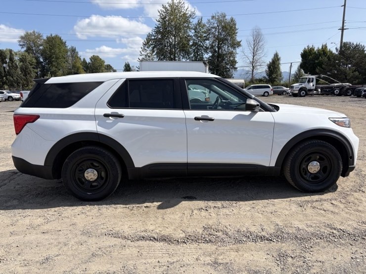 2020-ford-explorer-image-3