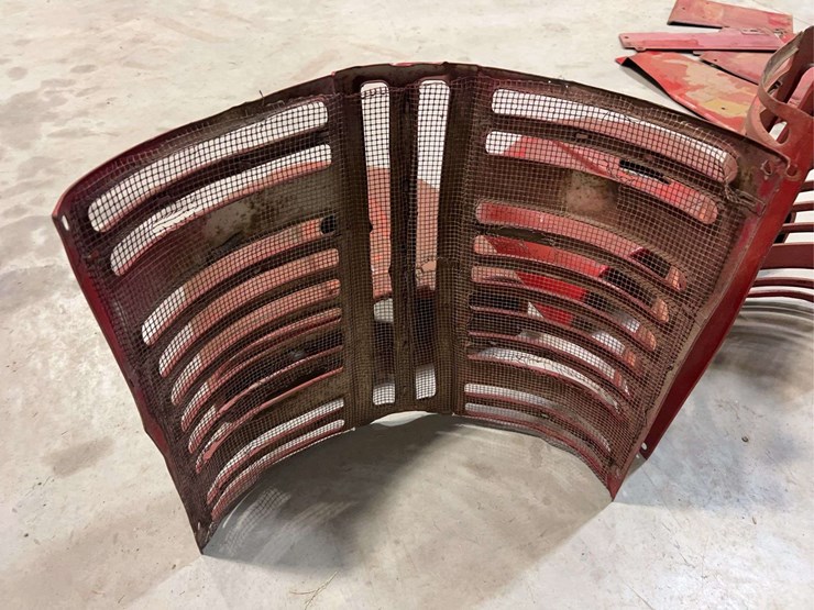 (2)-grilles-and-nose-pieces-for-a-300-or-350-farmall-tractors-image-6