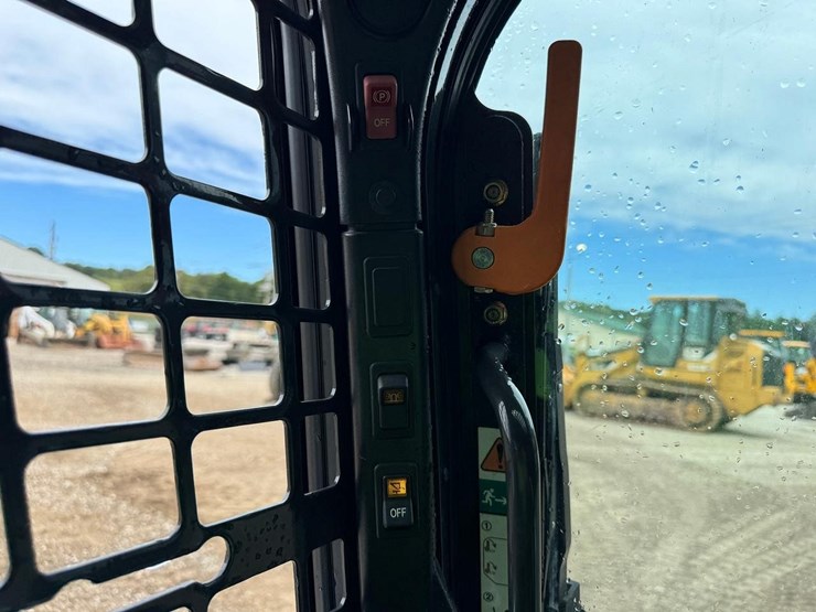 2015-bobcat-s570-image-19