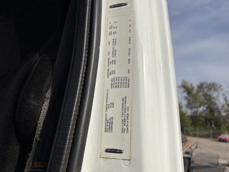 2019-freightliner-m2-t/a-roll-off-truck-image-9