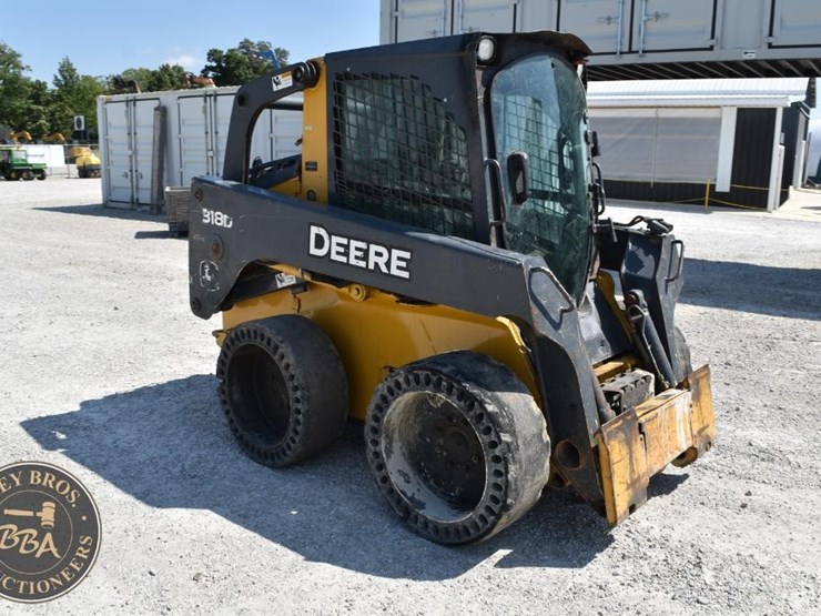 2012-deere-318d-image-9